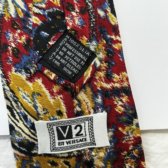V2 by Versace Men's Silk Necktie Multicolor 100% Silk 56"x3.75" Made In Italy - Picture 1 of 5